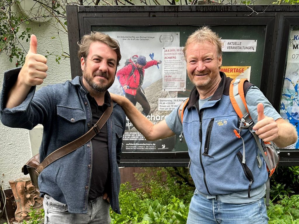 Michael Scheyer und Thomas Lämmle bei einer Vorstellung des Films in Achberg, vier Jahre nachdem Sie auf dem Gipfel standen.